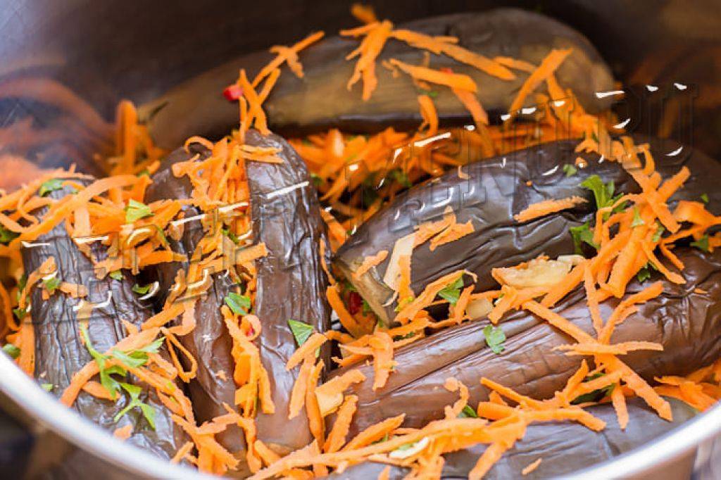 Квашеные баклажаны: с морковкой, фаршированные или резанные кусочками