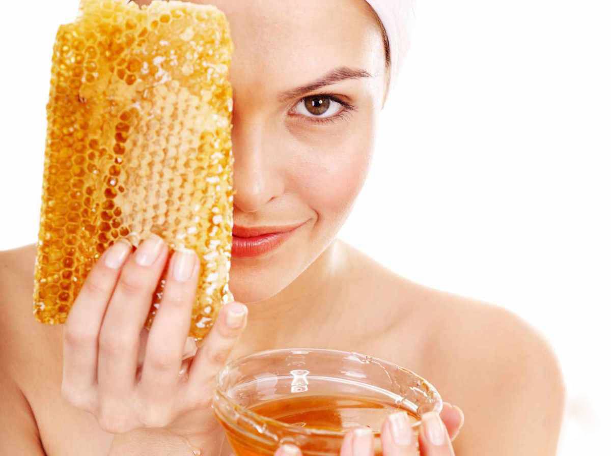Маски для лица с медом: полезные свойства, противопоказания