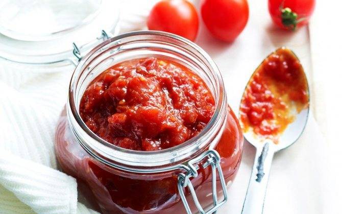 Аджика из помидоров на зиму 8 рецептов (с варкой и без)