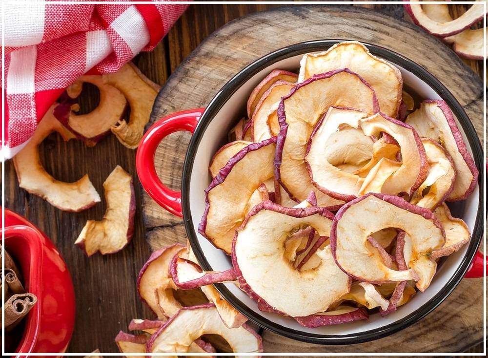 Можно есть сушеные яблоки. Сушка яблок в духовке. Яблоки сушеные в духовке. Засушить яблоки в духовке. Сушка яблок в электросушилке.