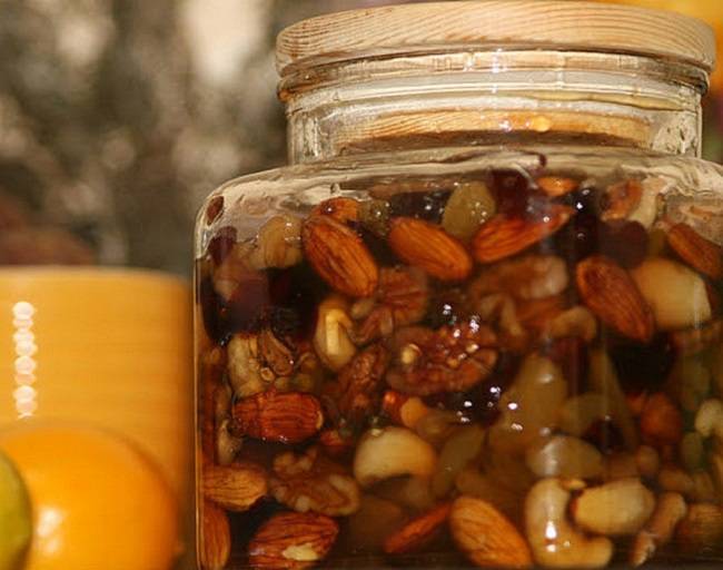 Польза орехов с медом и применение состава