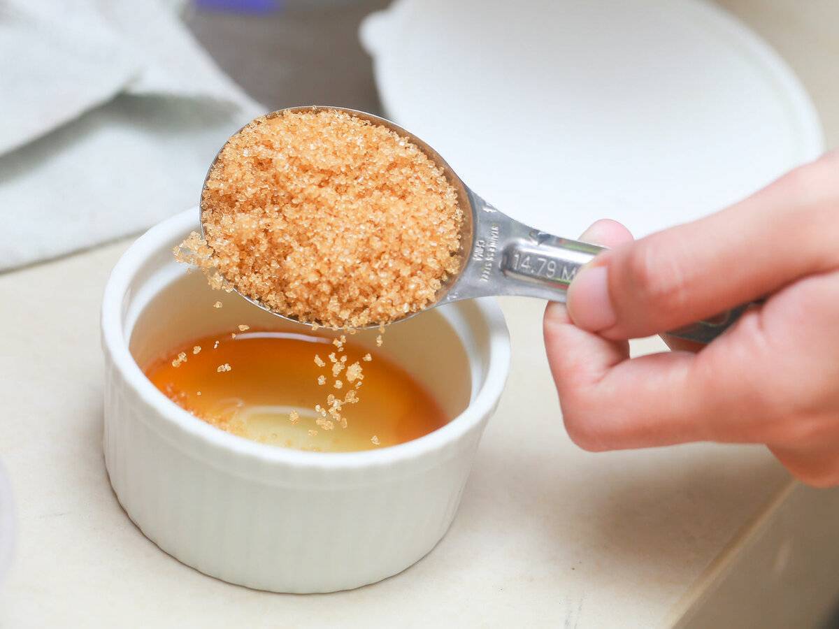 Рецепты и использование скраба для губ из меда и сахара