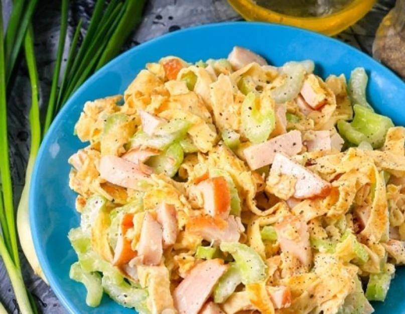 Салат блинный с курицей - 84 рецепта: салат с курицей | foodini