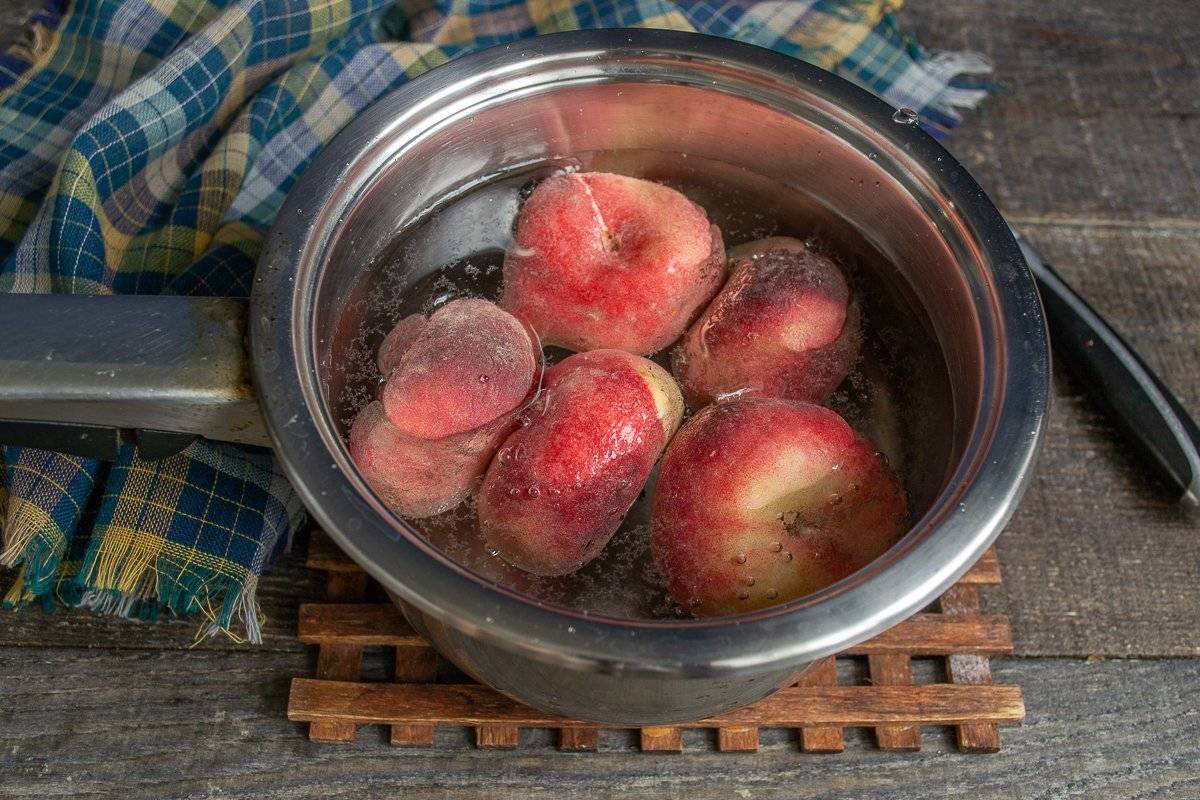 Подготовка персика к зиме: обрезка осенью и укрытие на зиму