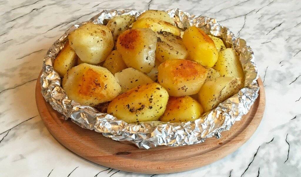 Как запечь картошку. при какой температуре запекать картошку. сколько запекать картошку в духовке. при скольки градусах запекать картошку. как сделать печеную картошку.