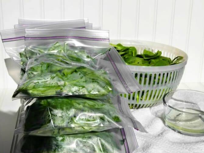 Как сохранить свежую зелень в холодильнике — 7+ легких способов