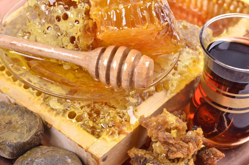 Лечение суставов пчелиным воском: рецепты, методы, показания