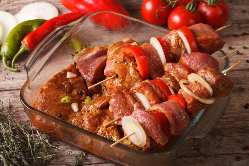 Сочный шашлык из свинины — 7 самых вкусных маринадов, чтобы мясо было мягким