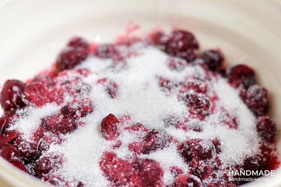 Варенье и замороженной вишни с косточками и без: можно ли варить, рецепты