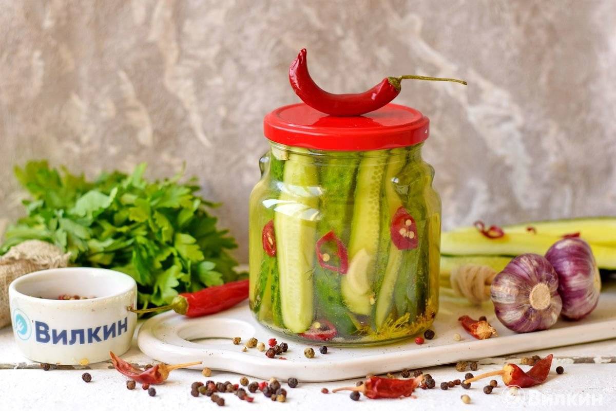 Хрустящие маринованные огурцы в банках. самые вкусные рецепты на зиму