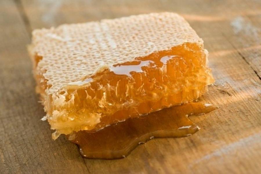 Чем полезен мед в сотах, как употреблять, можно ли есть соты