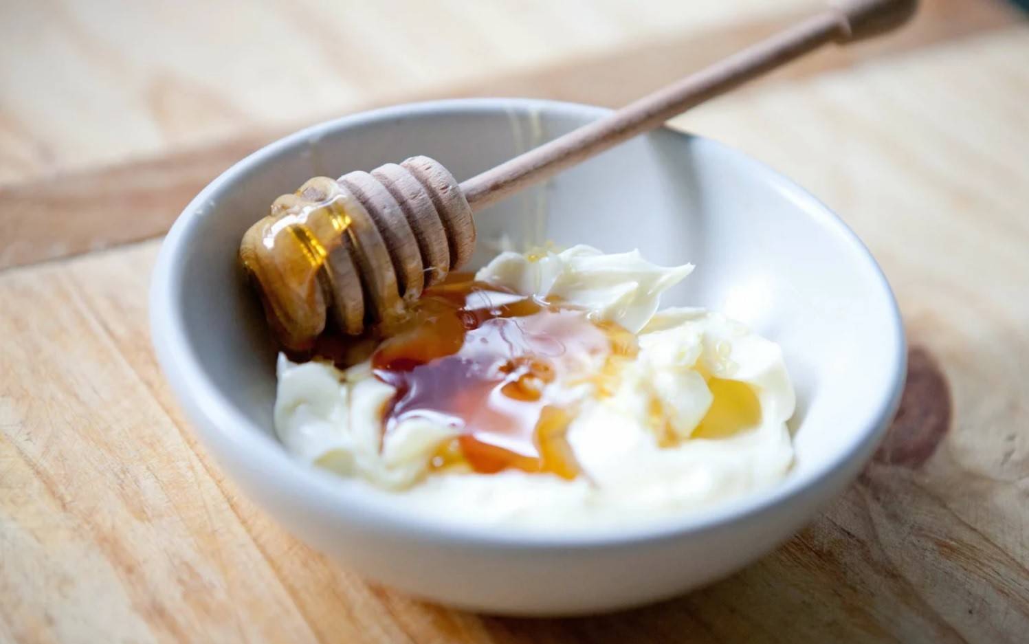 Полезные свойства творога с медом – рецепты и калорийность