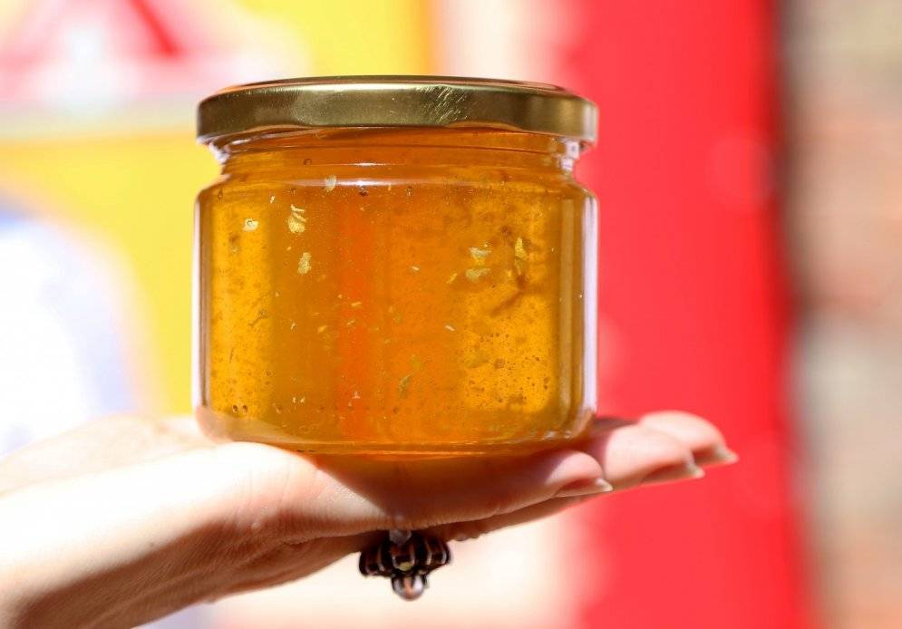 Как хранить мед в домашних условиях, чтобы не засахарился: температура, влажность, тара