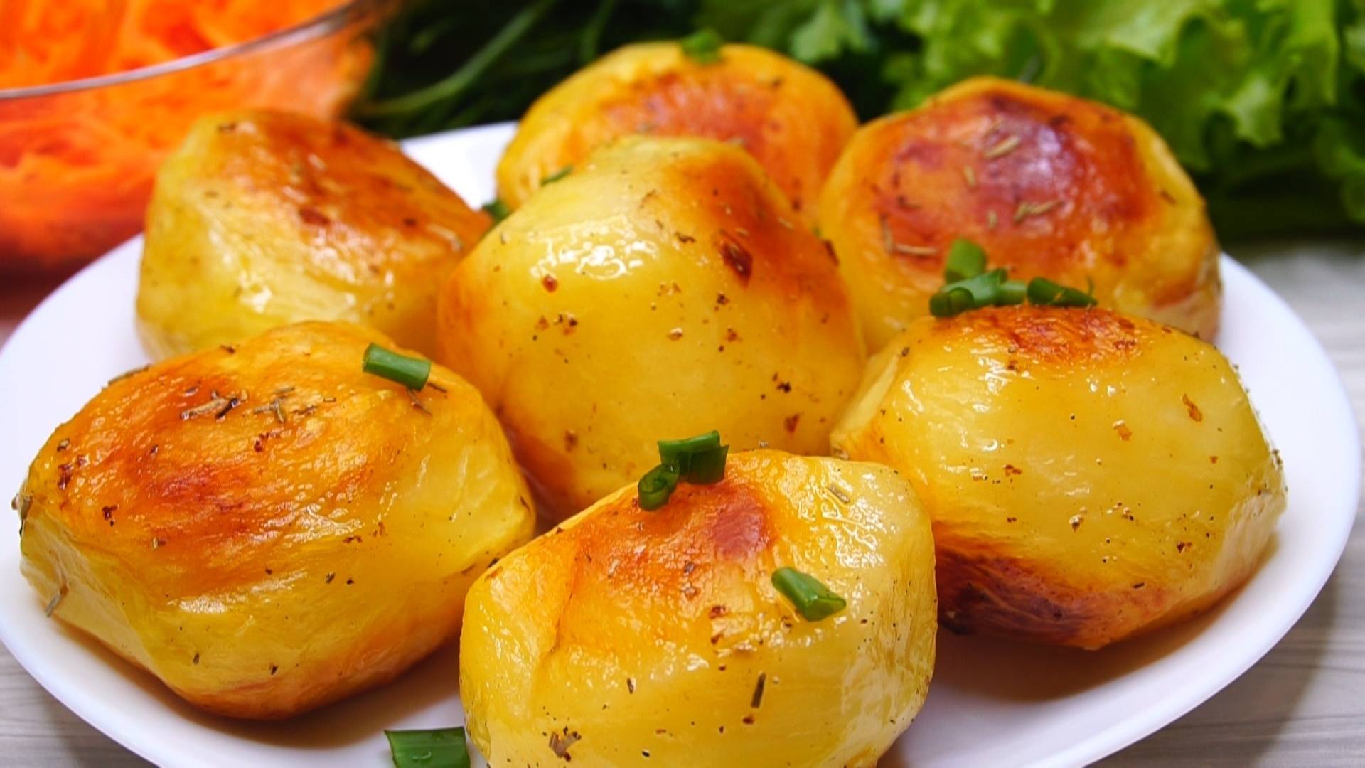 Запечённый картофель в духовке - рецепт с золотистой корочкой