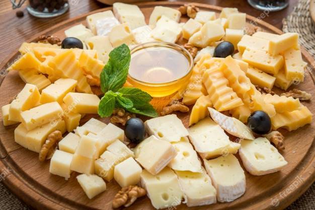 Сырная тарелка с медом. сыр с медом: рецепты необычных закусок