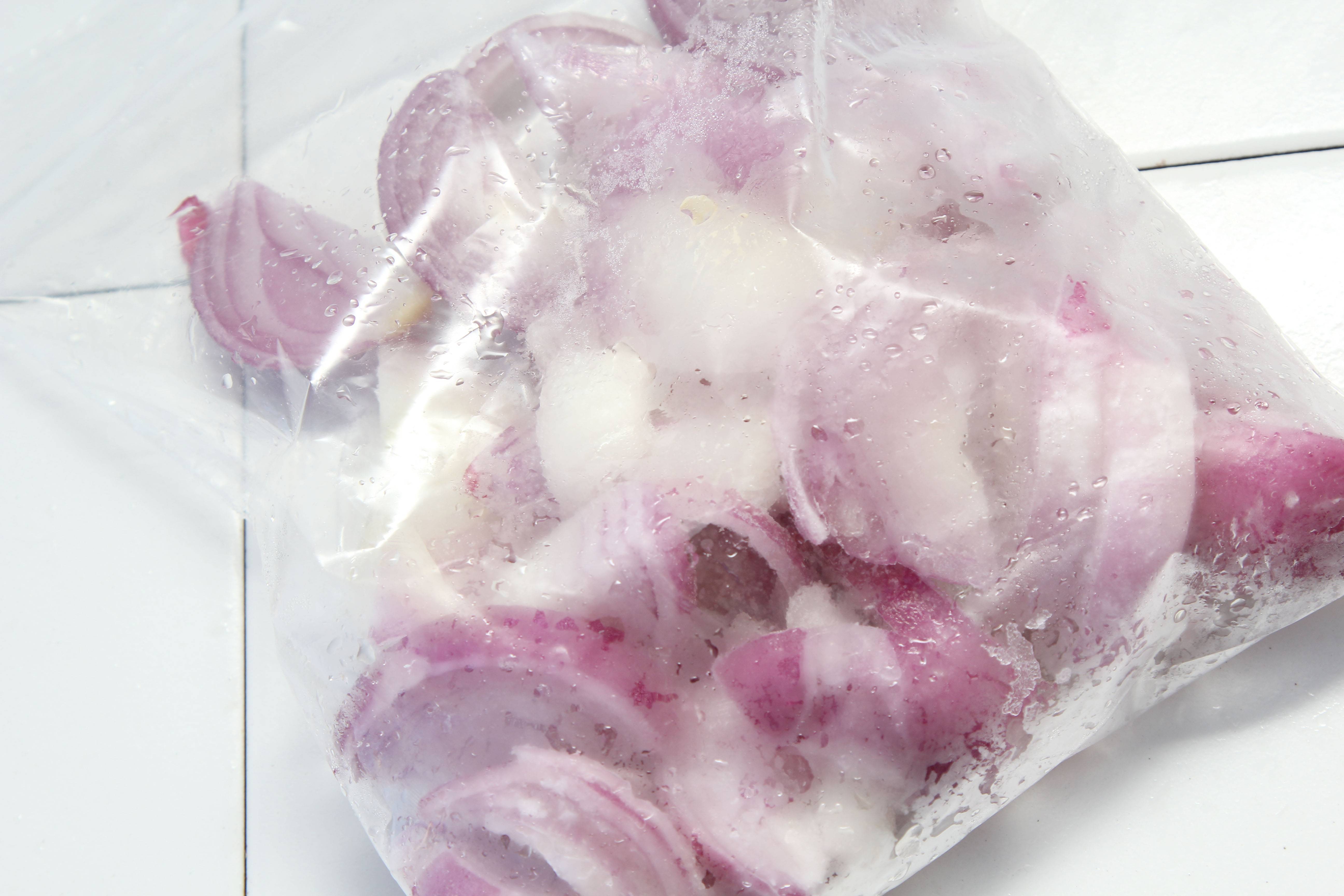 Можно ли замораживать репчатый лук в морозилке