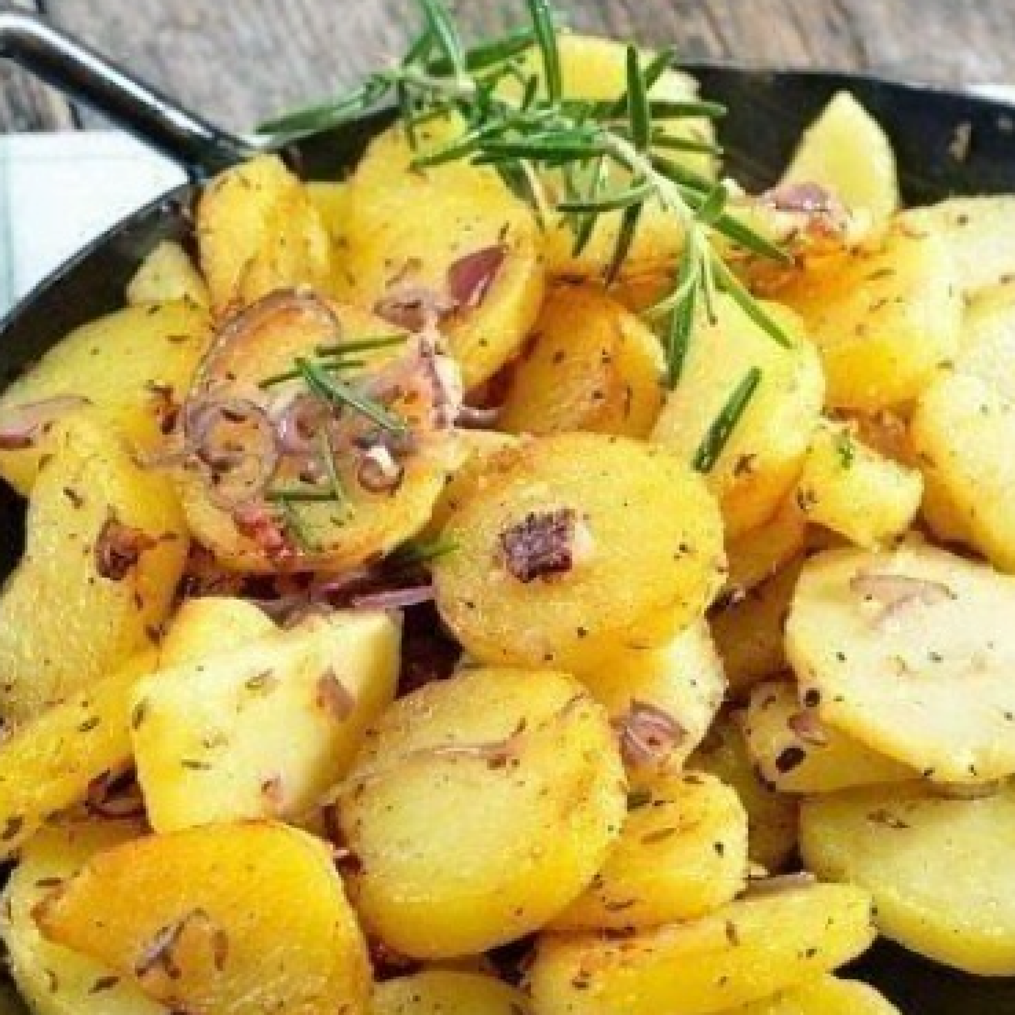 Как приготовить вкусно жареную картошку с соусом
