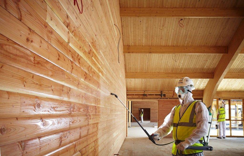 Защита древесины (деревянных конструкций) от огня: средства и способы