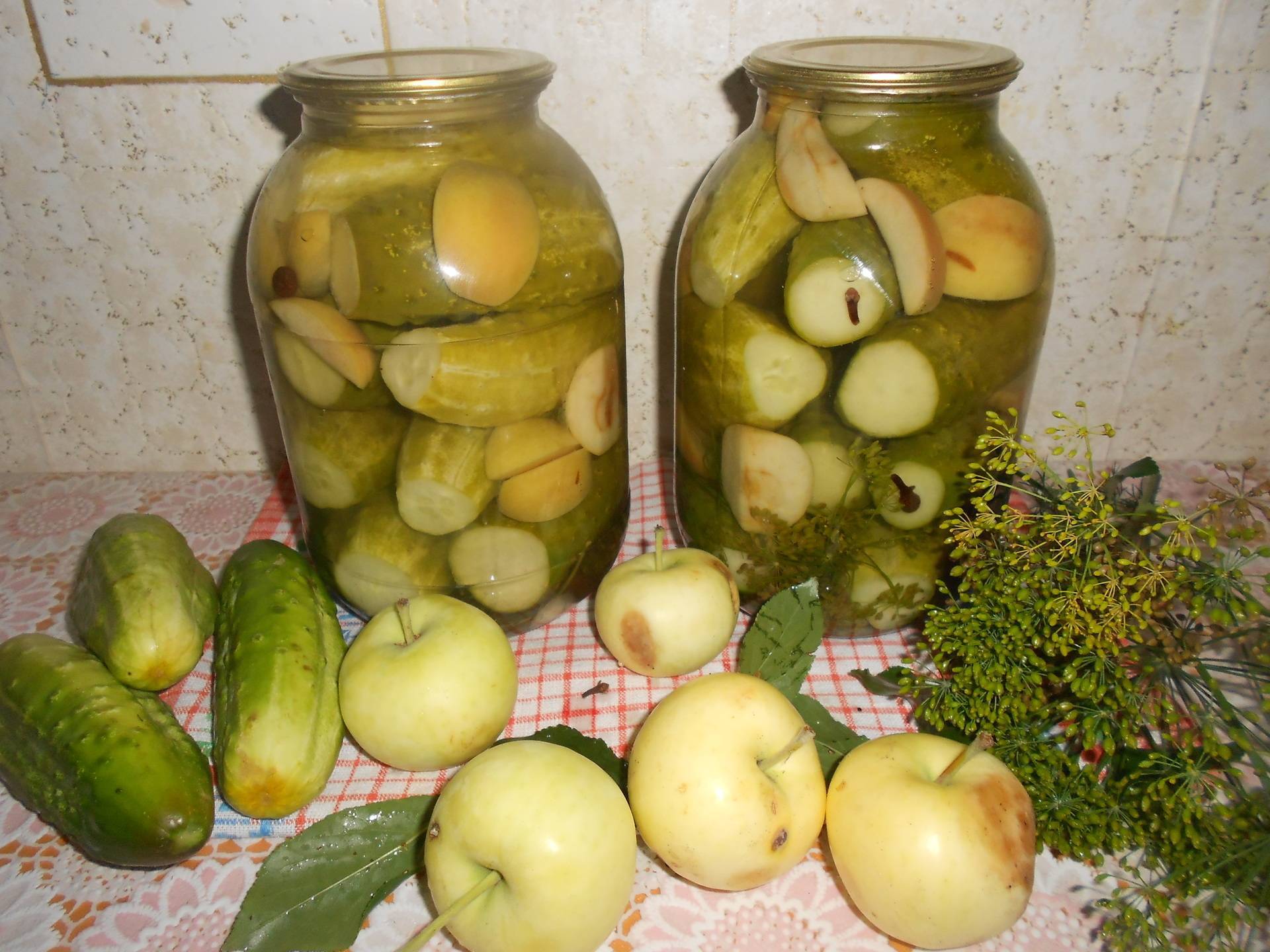 ТОП 10 рецептов консервированных огурцов с яблочным уксусом на зиму, со стерилизацией и без