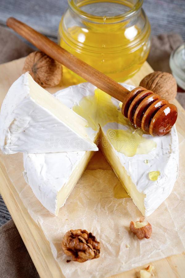 Сыр с медом: откуда пошло, зачем подают, сочетание свойств