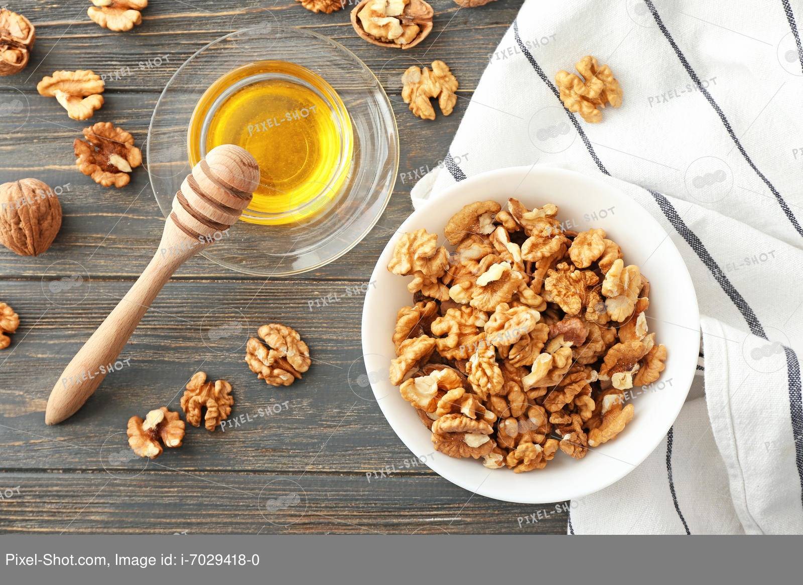 Грецкие орехи с медом: польза и вред, рецепты для мужчин и женщин