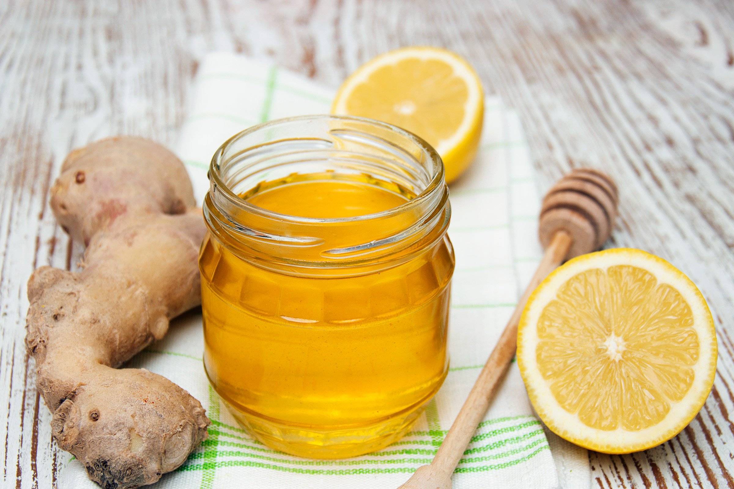 Имбирь, корица, мед, лимон: компоненты для полезного напитка