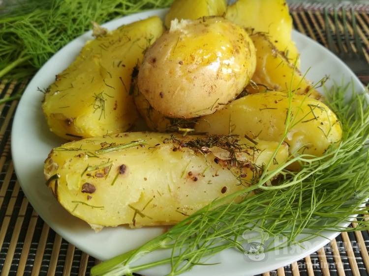 Картофель в духовке по-деревенски - простые рецепты