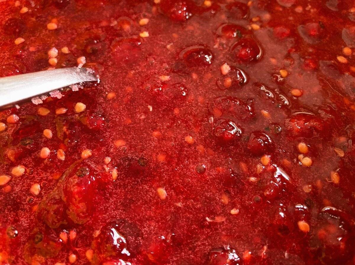 Пошаговые рецепты приготовления соуса из красной смородины на зиму