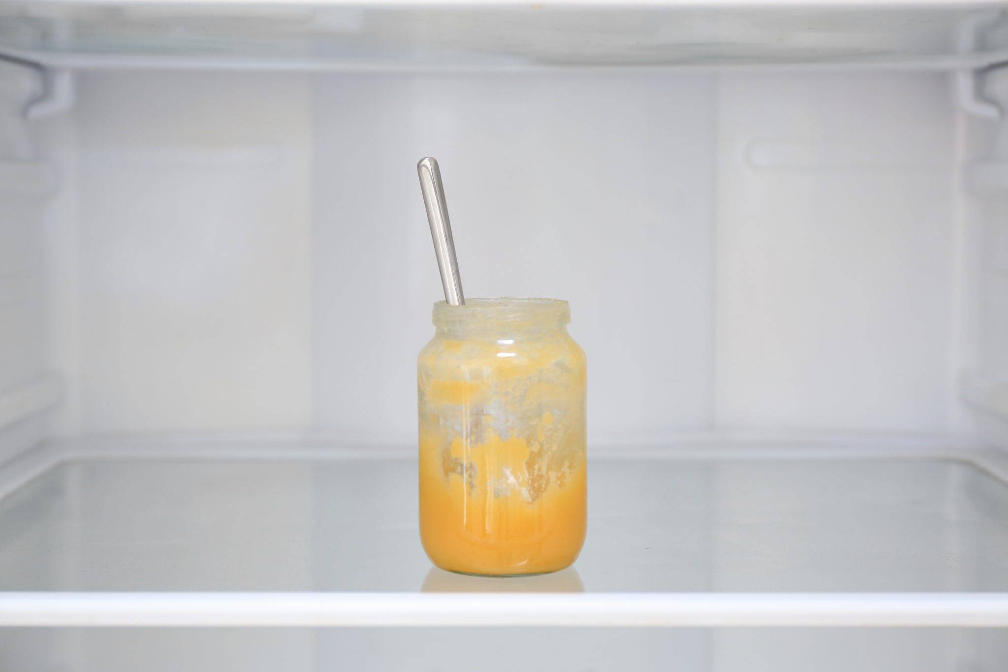 Можно ли хранить мед в холодильнике: как правильно и при какой температуре это делать