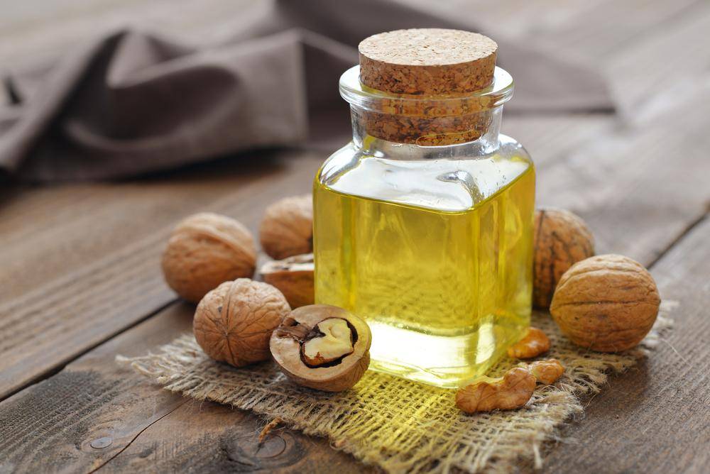 Грецкие орехи с мёдом для женщин: польза и вред, рецепты