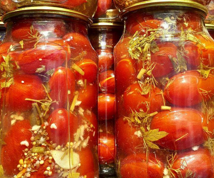 Вздулись банки с помидорами: что делать и как спасти закатки, причины проблемы