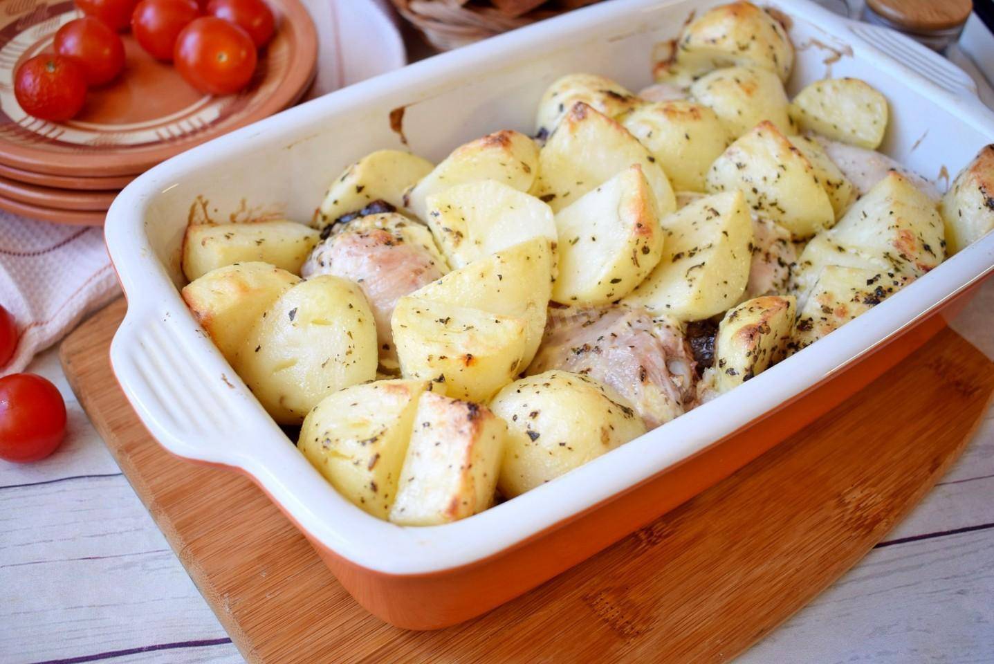 Самые вкусные рецепты картофеля в духовке: топ-10