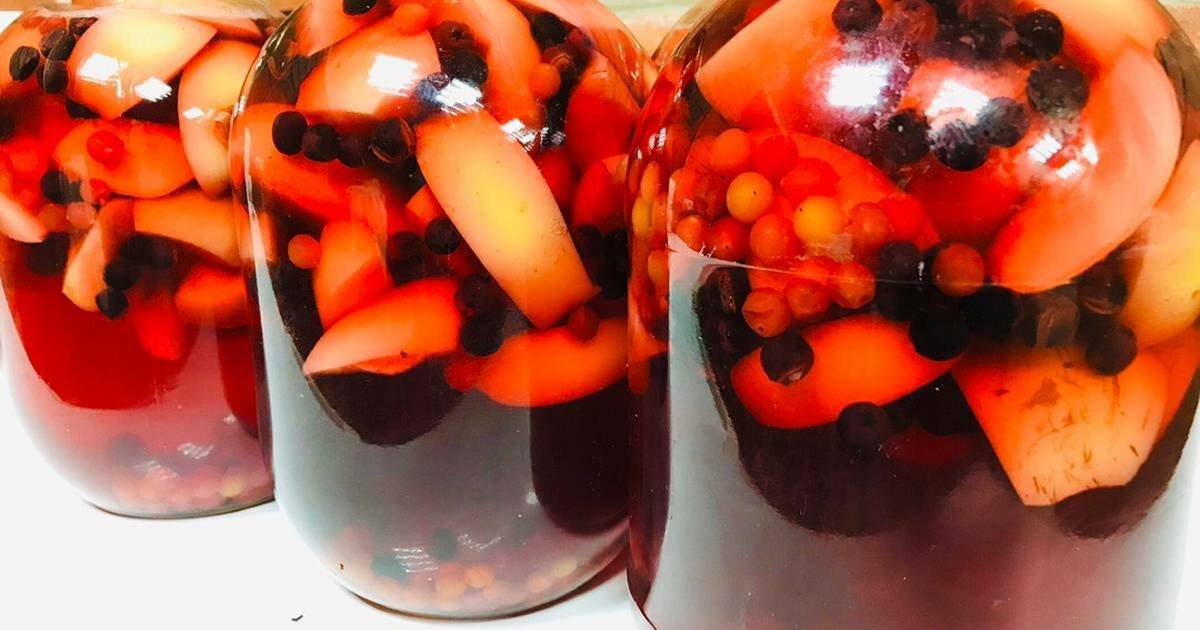 Компот из черноплодной рябины на зиму — рецепты с яблоками и вишневым листом в 3-литровой банке