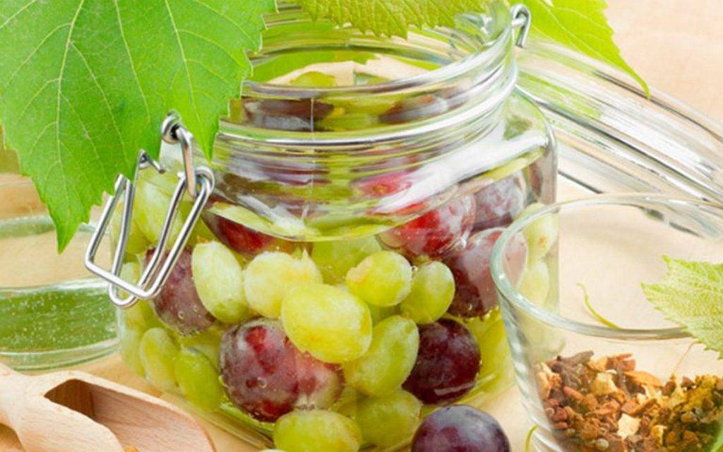 Заготовки из винограда на зиму - 15 рецептов