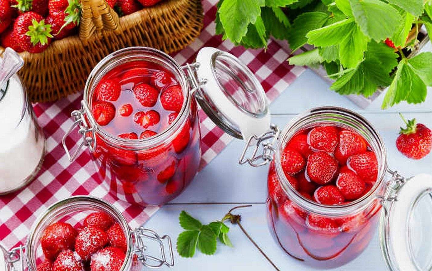 Густое варенье из клубники на зиму с целыми ягодами – классические рецепты