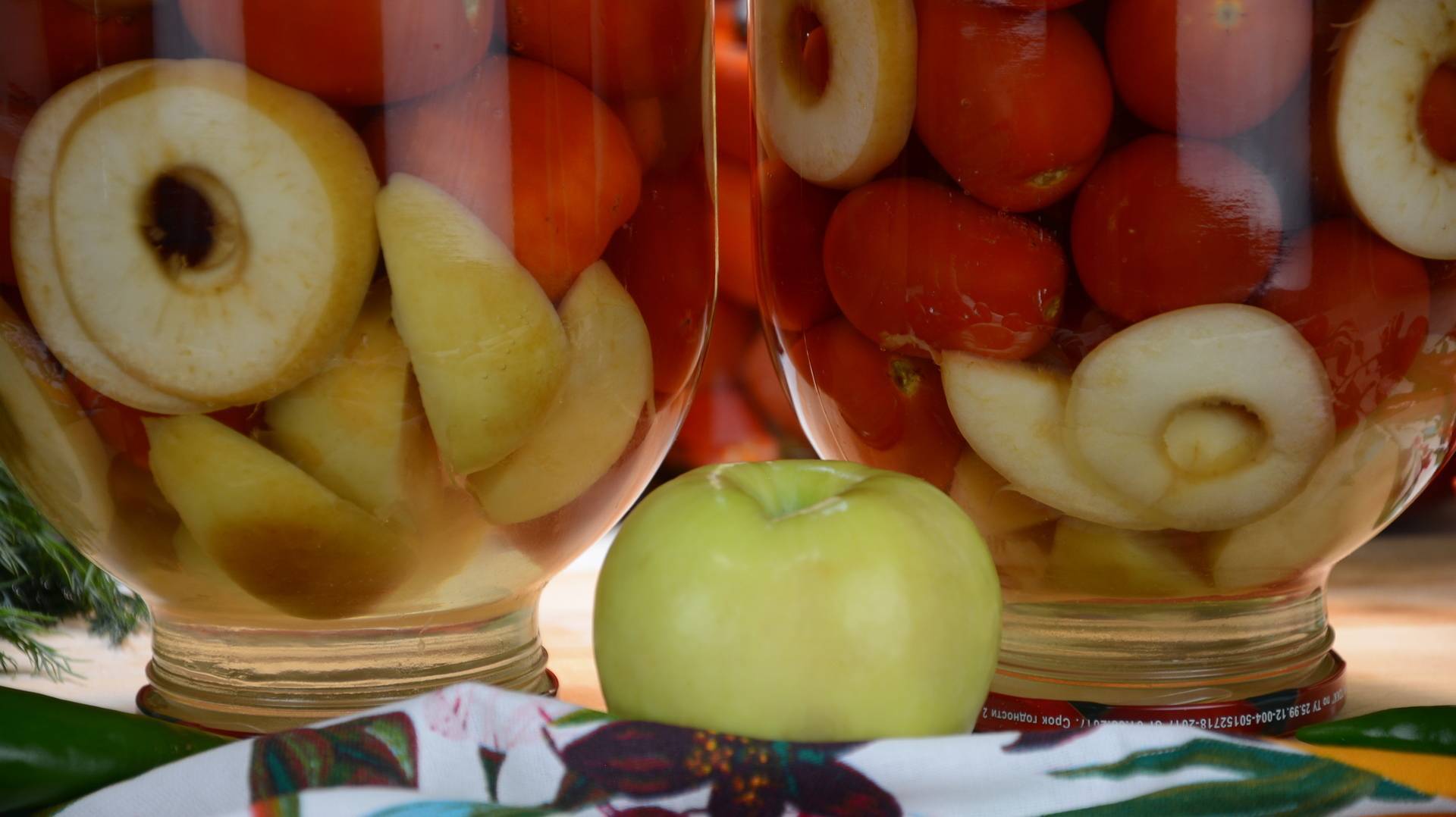 Помидоры по-немецки с яблоками: 2 лучших пошаговых рецепта с подробными ингредиентами