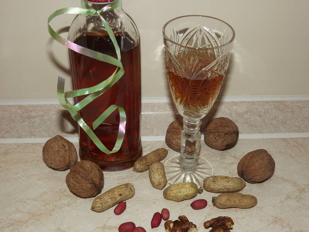 Настойка на кедровых орешках – кедровка на спирту, самогоне и водке