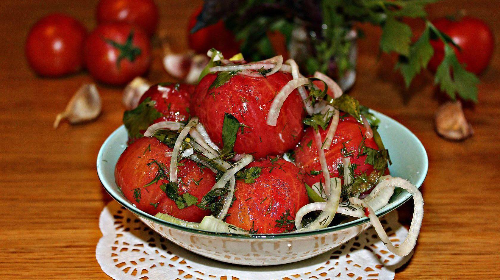 Лук маринованный с помидорами закуска уксус