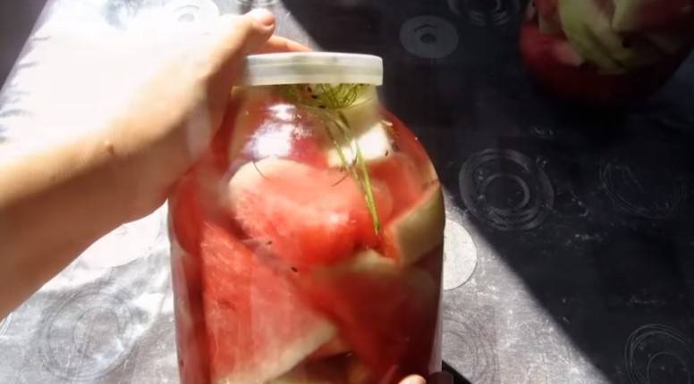 Как солить арбузы в бочке: рецепт на зиму бабушкин с фото и видео