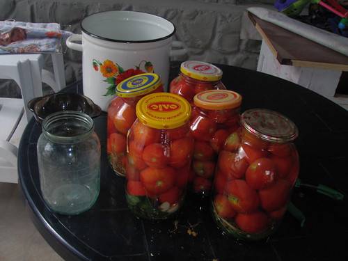 Сколько можно хранить консервацию, приготовленную в домашних условиях — грибы, помидоры, огурцы, компоты и варенья