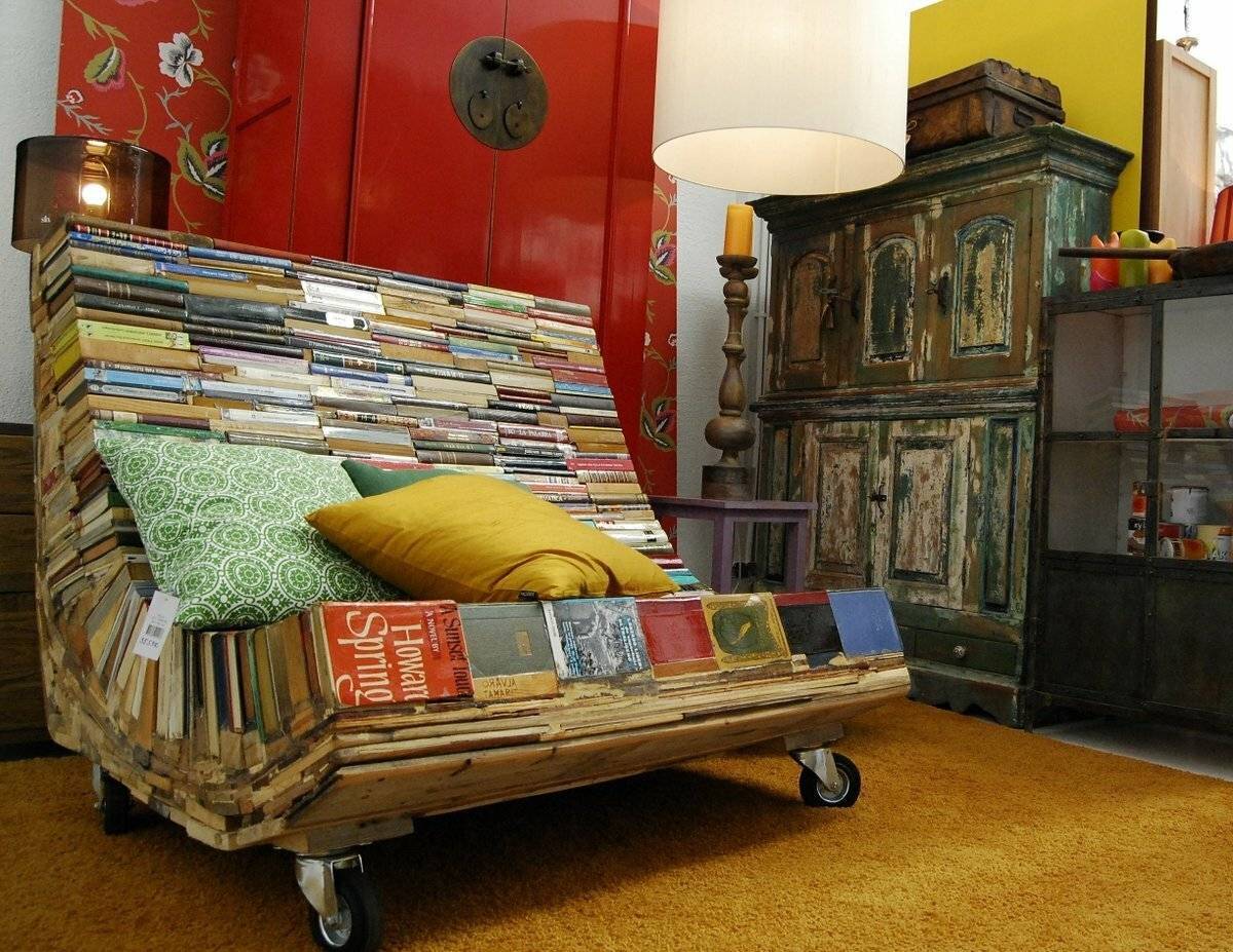 Предметы мебели и декора для дачи из старых книг
