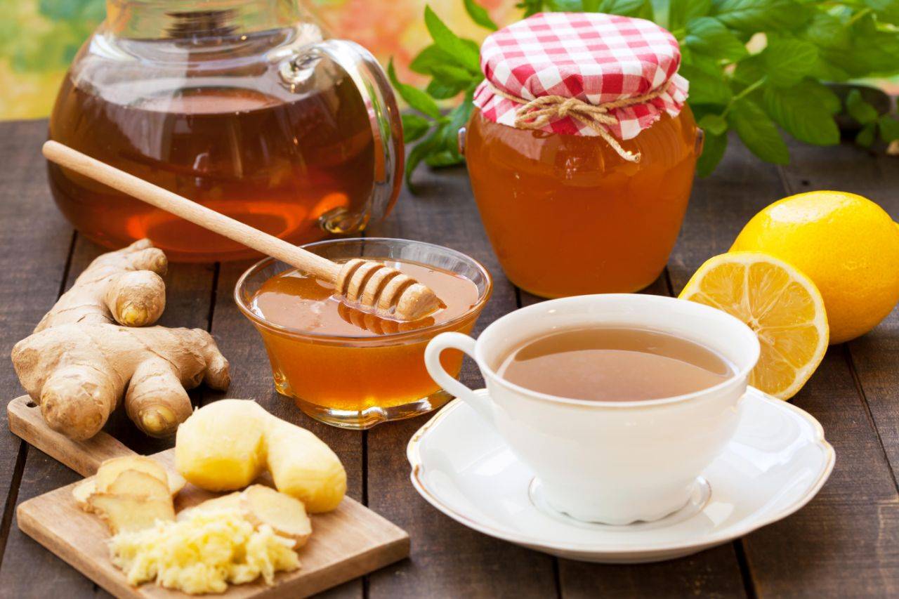 Чай с медом: людям польза или вред?