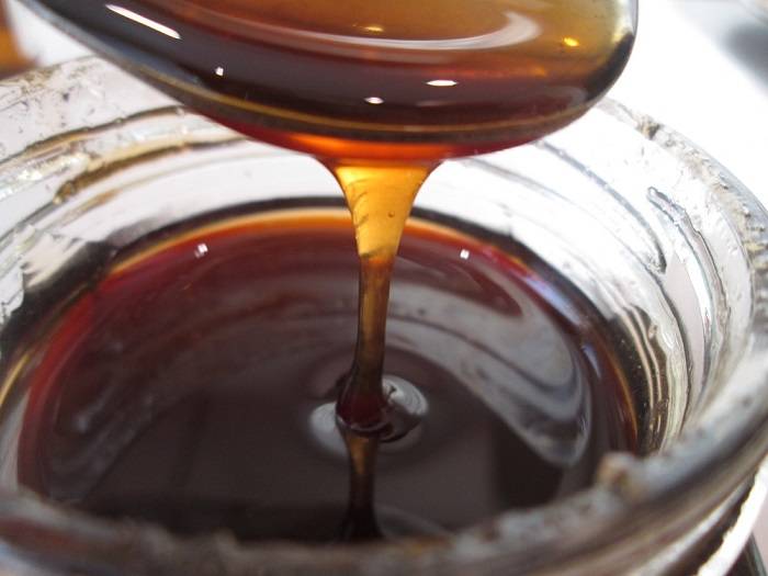 Какой мед лучше светлый или темный - полезные свойства и сорта