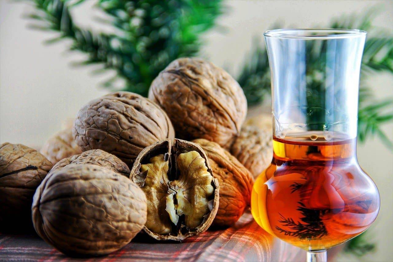 Листья грецкого ореха: полезные и лечебные свойства