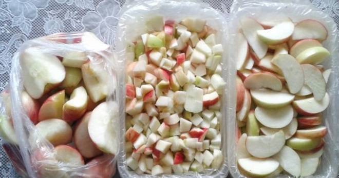 Как заморозить яблоки на зиму в морозилке: можно ли, в домашних условиях, отзывы