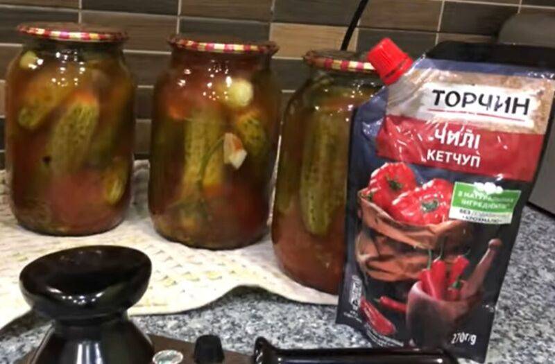 Огурцы с кетчупом чили на зиму: 10 самых вкусных рецептов без стерилизации и с ней. маринованные в кетчупе с чесноком огурцы