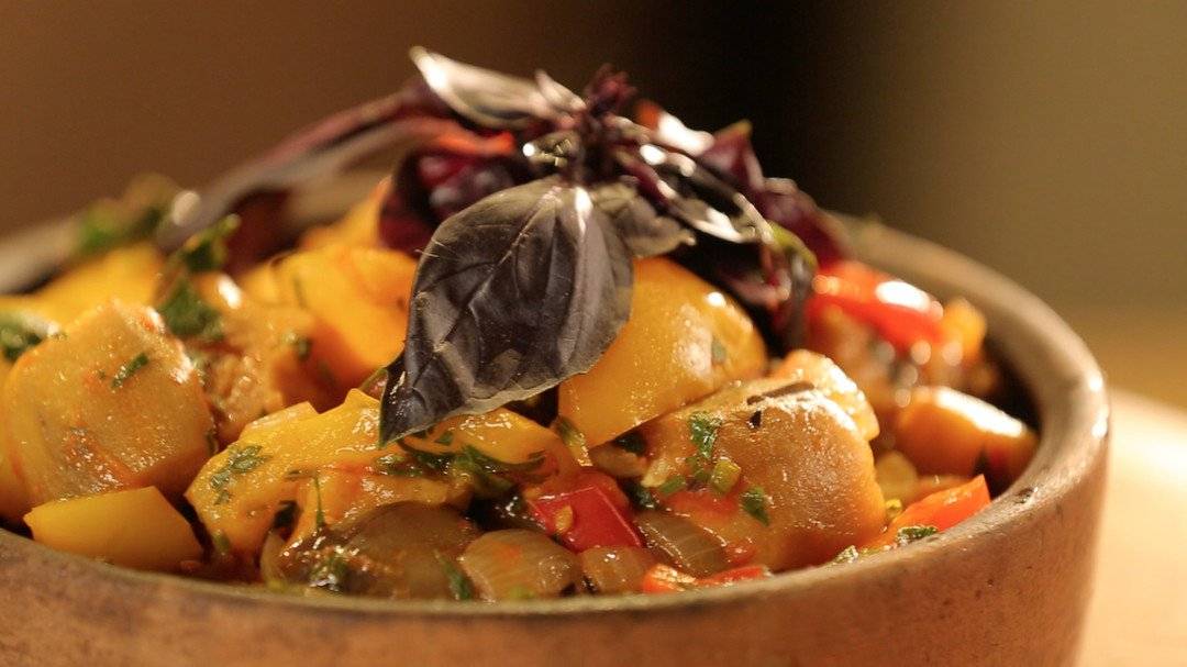 Аджапсандал, рецепт на мангале: как сделать теплый салат из запечённых овощей