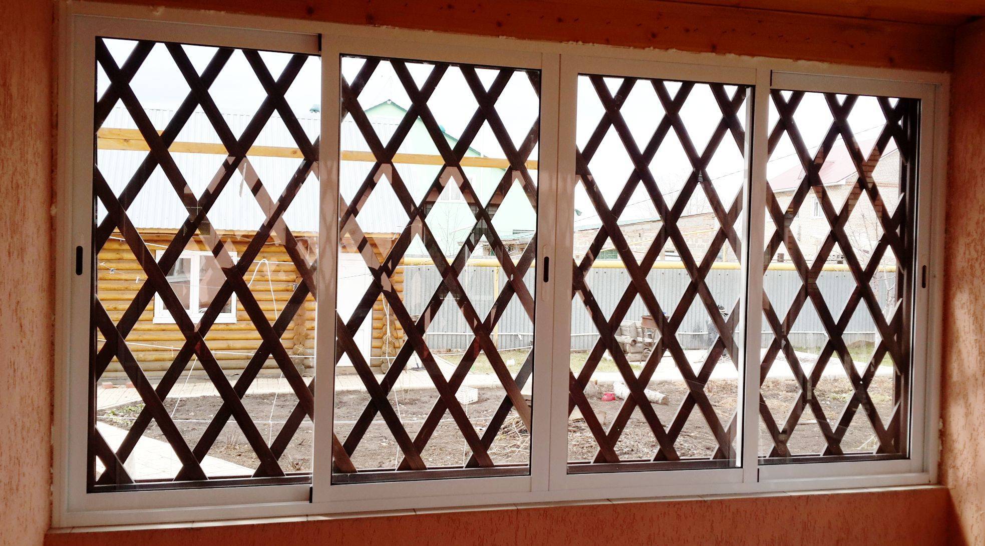 Решетки на окна: фото, виды и особенности конструкции