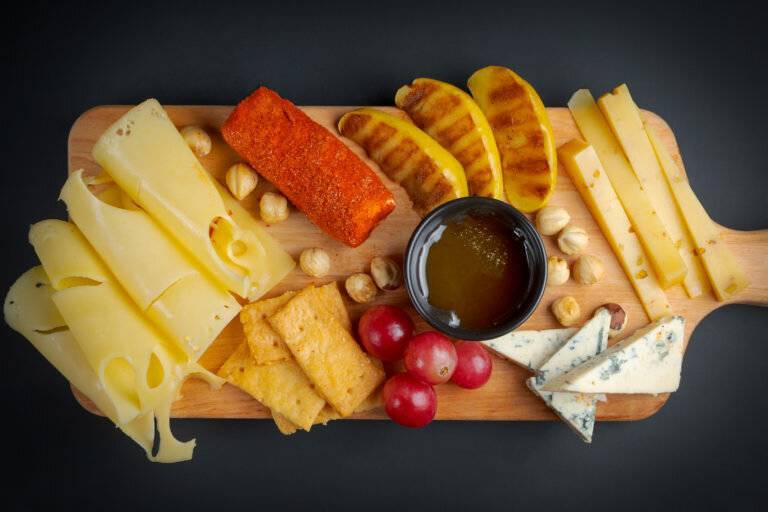 Швейцарский сыр тет де муан – пахучая «голова монаха»