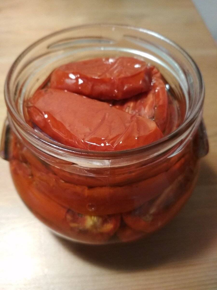 Салат с вялеными помидорами – 10 рецептов